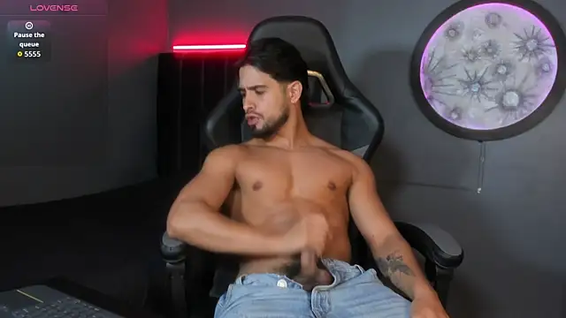 khriss brown online show from December 3, 2025, 9:25 pm