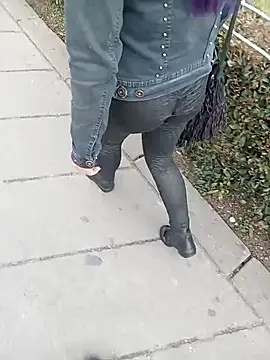 sophie banger online show from December 15, 2025, 6:58 pm