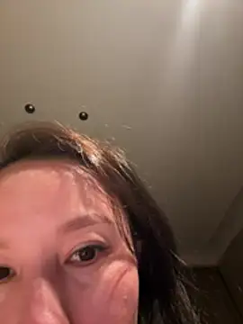 Krismil3 online show from April 16, 2026, 1:23 pm