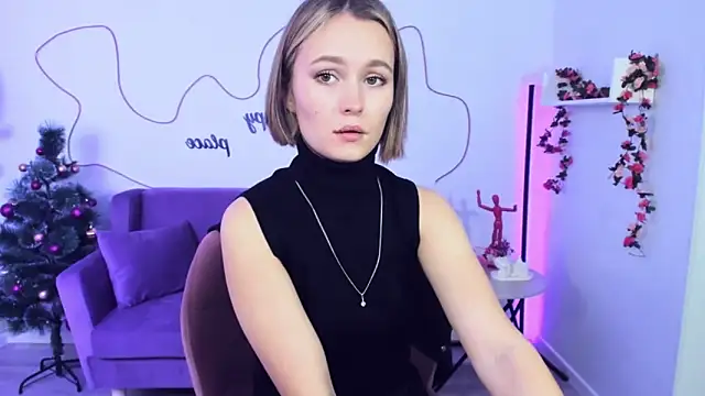 BritnieCute online show from December 18, 2024, 8:31 am