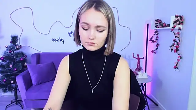 BritnieCute online show from December 18, 2024, 5:26 am