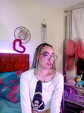 Snapshot of Yennastone chatting on January 5, 2025, 12:52 am Yennastone online show from January 5, 2025, 12:52 am