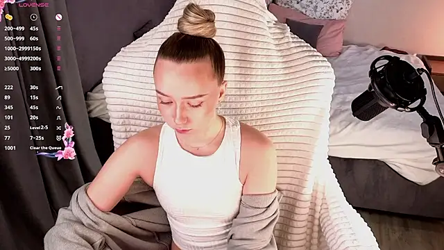 Snapshot of HollisBeckett chatting on March 1, 2026, 3:06 am HollisBeckett online show from March 1, 2026, 3:06 am