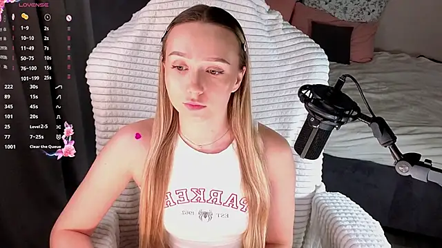 Snapshot of HollisBeckett chatting on February 27, 2026, 3:18 am HollisBeckett online show from February 27, 2026, 3:18 am