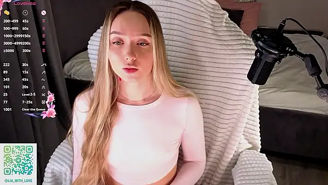 Snapshot of HollisBeckett chatting on February 14, 2026, 1:17 am HollisBeckett online show from February 14, 2026, 1:17 am