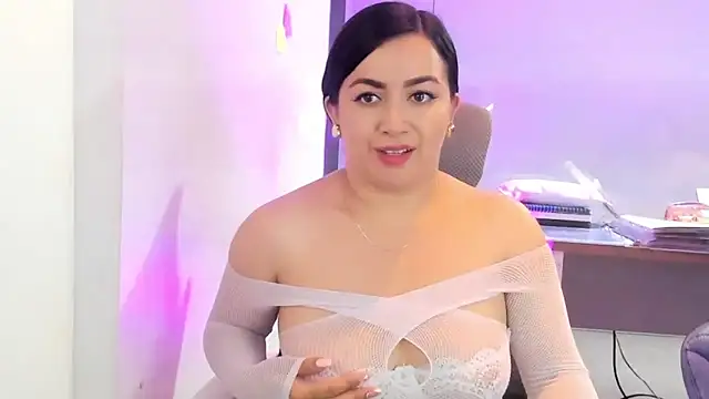 Snapshot of Kimkalifa_ chatting on September 30, 2025, 12:44 pm Kimkalifa online show from September 30, 2025, 12:44 pm