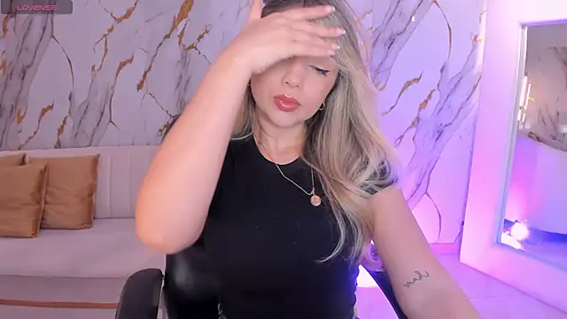 Snapshot of ChloePreston_ chatting on February 11, 2026, 11:21 am ChloePreston online show from February 11, 2026, 11:21 am