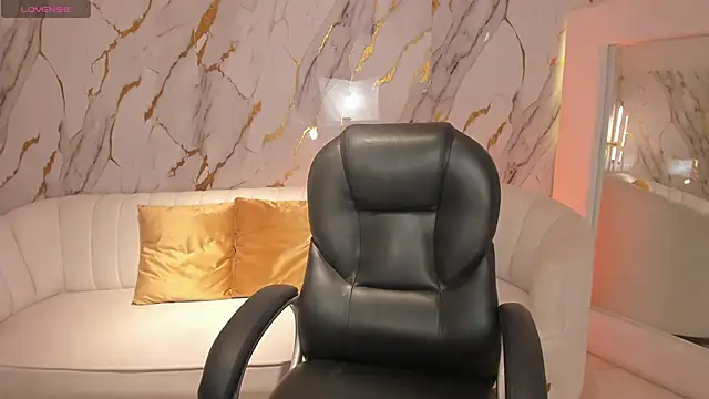 Snapshot of ChloePreston_ chatting on February 14, 2026, 11:21 am ChloePreston online show from February 14, 2026, 11:21 am