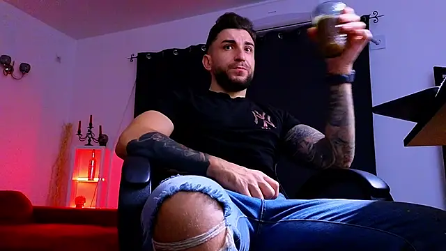 Snapshot of MightyAaron66 chatting on November 6, 2025, 3:21 am MightyAaron66 online show from November 6, 2025, 3:21 am