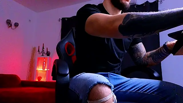 Snapshot of MightyAaron66 chatting on November 4, 2025, 4:16 am MightyAaron66 online show from November 4, 2025, 4:16 am