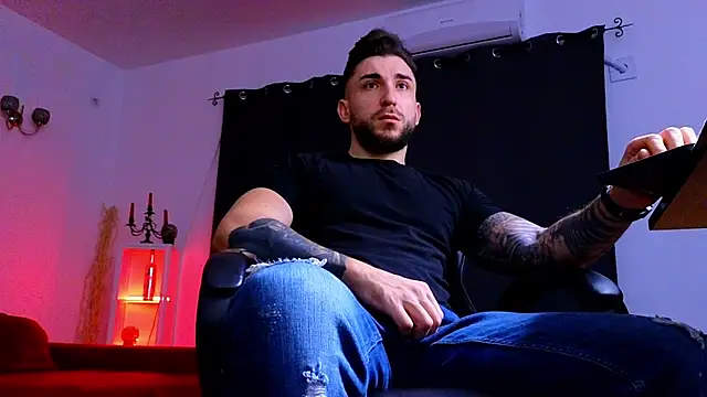 Snapshot of MightyAaron66 chatting on December 19, 2025, 3:32 am MightyAaron66 online show from December 19, 2025, 3:32 am