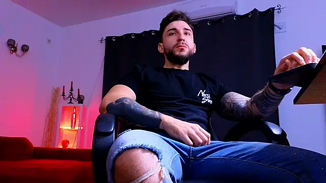 Snapshot of MightyAaron66 chatting on December 1, 2025, 4:57 am MightyAaron66 online show from December 1, 2025, 4:57 am