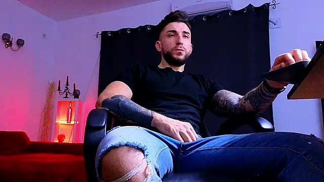 Snapshot of MightyAaron66 chatting on December 5, 2025, 5:39 am MightyAaron66 online show from December 5, 2025, 5:39 am