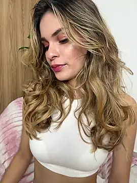Snapshot of cuteluci_ chatting on May 13, 2026, 1:40 pm cuteluci online show from May 13, 2026, 1:40 pm