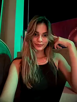 cuteluci  online show from September 29, 2025, 12:06 am