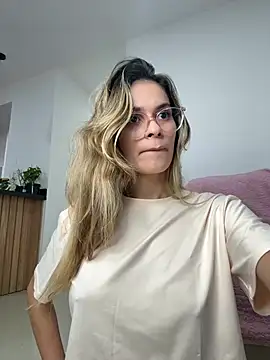 Snapshot of cuteluci_ chatting on June 30, 2026, 6:46 am cuteluci online show from June 30, 2026, 6:46 am
