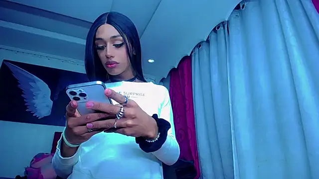 NahomiCamper online show from November 4, 2025, 10:02 pm