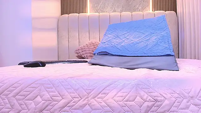 kata hazel online show from December 4, 2025, 7:24 pm