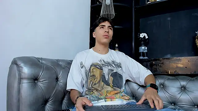 Snapshot of HeellBoy_ chatting on November 30, 2025, 3:29 am HeellBoy online show from November 30, 2025, 3:29 am