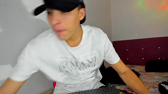 Snapshot of HeellBoy_ chatting on January 6, 2026, 4:38 am HeellBoy online show from January 6, 2026, 4:38 am