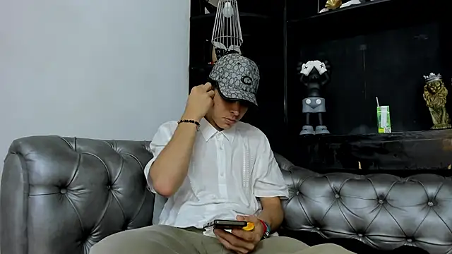 Snapshot of HeellBoy_ chatting on November 27, 2025, 2:34 am HeellBoy online show from November 27, 2025, 2:34 am