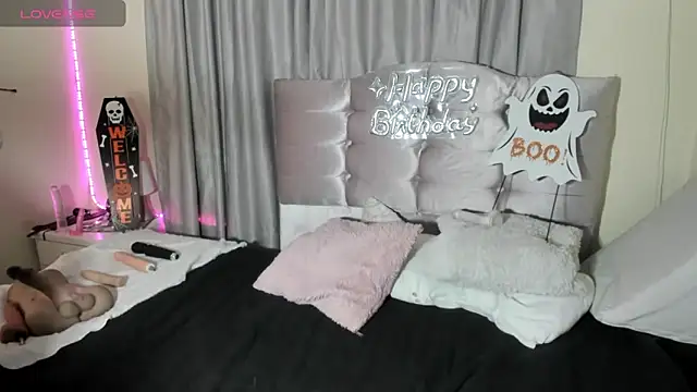 arianithaxox online show from October 19, 2025, 5:54 am