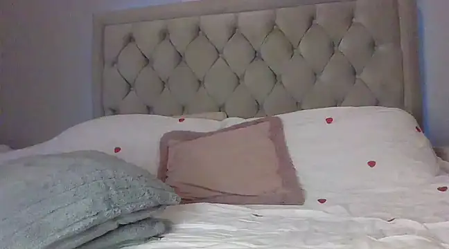 Snapshot of diamondgalxo chatting on February 19, 2025, 8:01 am diamondgalxo online show from February 19, 2025, 8:01 am