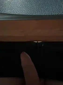 Snapshot of rundum40 chatting on December 10, 2024, 1:55 pm rundum40 online show from December 10, 2024, 1:55 pm