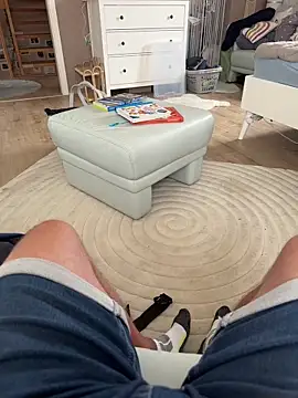 Snapshot of rundum40 chatting on September 11, 2025, 1:44 pm rundum40 online show from September 11, 2025, 1:44 pm