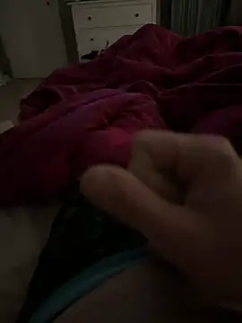 Snapshot of rundum40 chatting on December 13, 2024, 8:15 pm rundum40 online show from December 13, 2024, 8:15 pm