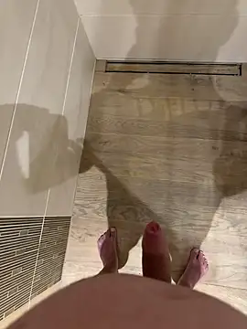 Snapshot of rundum40 chatting on December 10, 2024, 7:43 pm rundum40 online show from December 10, 2024, 7:43 pm