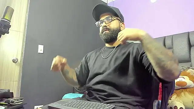 Snapshot of Lyon_vach chatting on February 22, 2026, 3:31 am Lyon vach online show from February 22, 2026, 3:31 am