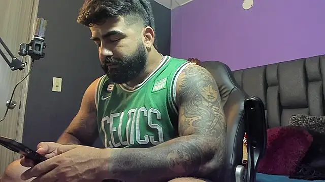 Snapshot of Lyon_vach chatting on February 17, 2026, 1:58 am Lyon vach online show from February 17, 2026, 1:58 am