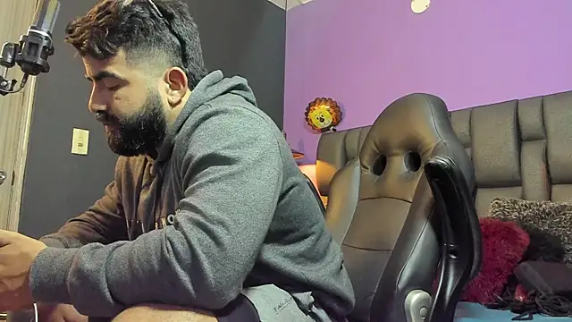 Snapshot of Lyon_vach chatting on February 18, 2026, 2:20 am Lyon vach online show from February 18, 2026, 2:20 am