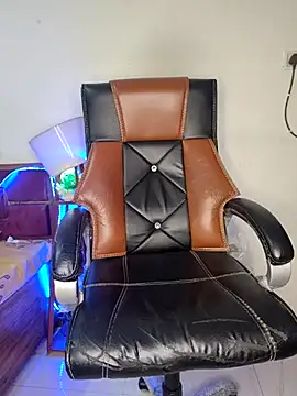 Black-Pearll online show from March 20, 2025, 2:53 pm