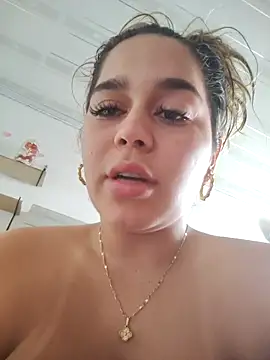 LaurenWelly  online show from April 8, 2026, 10:00 pm