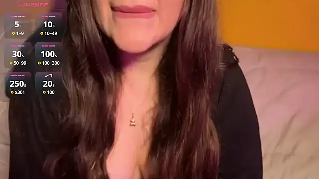 Elinatiranda online show from April 4, 2026, 10:38 pm