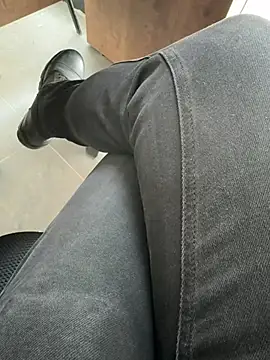 Snapshot of homidor chatting on February 6, 2025, 1:43 pm homidor online show from February 6, 2025, 1:43 pm