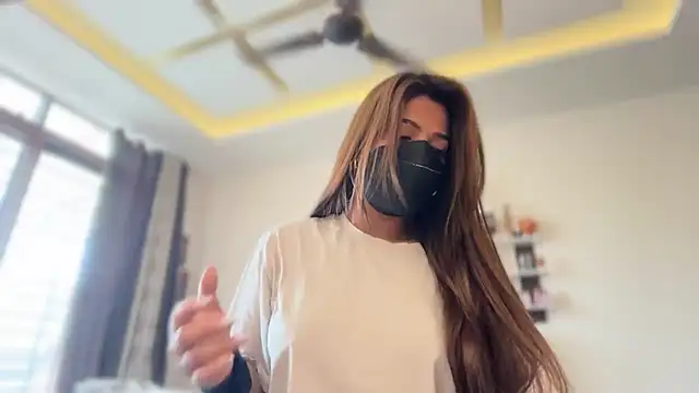 Snapshot of Hotty-Sana chatting on February 19, 2026, 6:10 am Hotty-Sana online show from February 19, 2026, 6:10 am