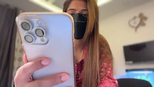 Snapshot of Hotty-Sana chatting on February 4, 2026, 4:24 pm Hotty-Sana online show from February 4, 2026, 4:24 pm