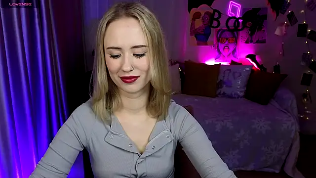 SashaBrooks online show from November 11, 2025, 2:12 pm