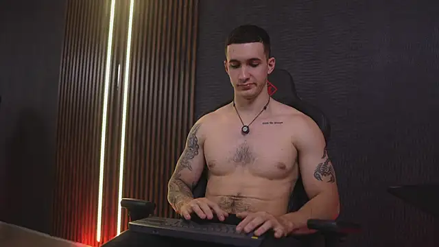 JacksonOlsenn online show from April 14, 2026, 8:47 pm