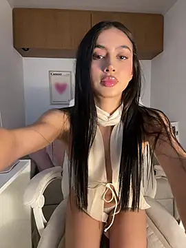 maddy bronw  online show from July 21, 2026, 11:17 pm