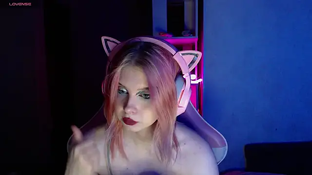 Snapshot of KittyAme chatting on December 9, 2024, 7:39 pm KittyAme online show from December 9, 2024, 7:39 pm