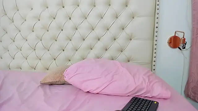 Snapshot of Kim_Eli chatting on February 5, 2025, 10:55 pm Kim Eli online show from February 5, 2025, 10:55 pm