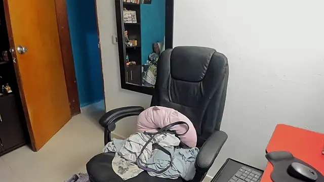 peanut tangerine online show from January 11, 2026, 12:28 am