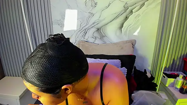 Snapshot of venusowen_ chatting on April 23, 2026, 1:57 pm venusowen online show from April 23, 2026, 1:57 pm