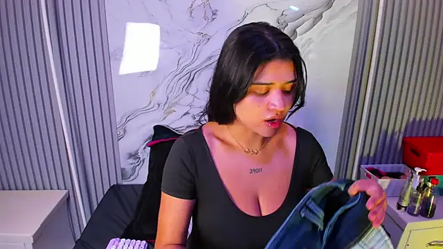 venusowen  online show from April 3, 2026, 12:55 pm