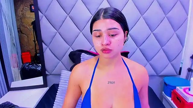 venusowen  online show from November 28, 2025, 1:11 pm