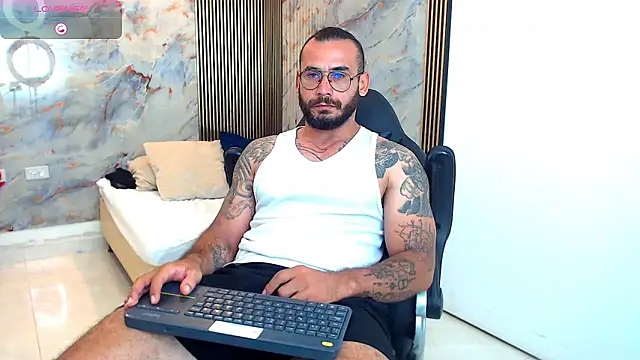 Snapshot of hanz_col chatting on February 12, 2025, 11:30 pm hanz col online show from February 12, 2025, 11:30 pm